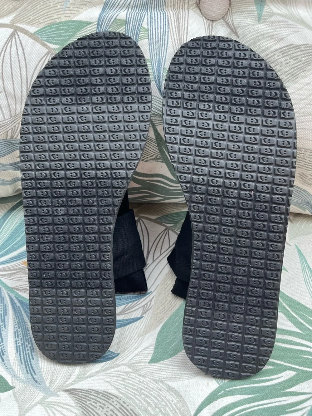 Sanuk Yoga Mat Comfort Black Stretch Sandals Womens Size 10 NWT